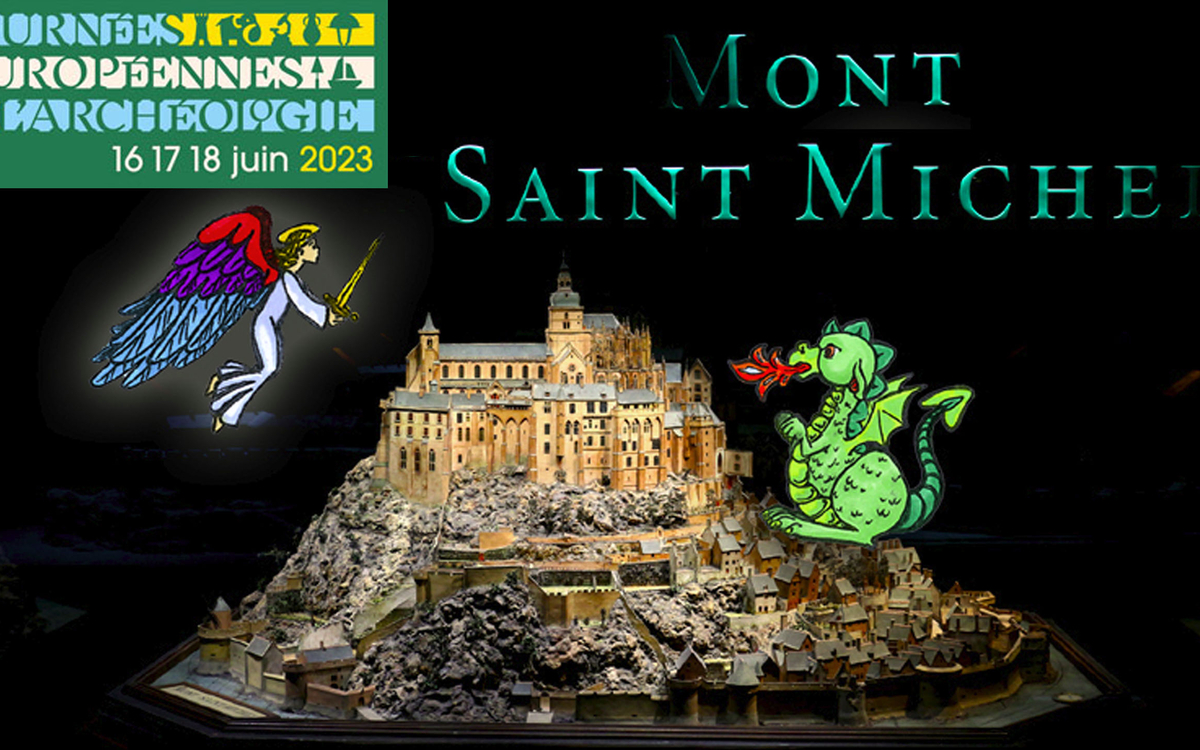 Maquette du Mont Saint-Michel, sur fond noir, avec un archange et un dragon de part et d'autre.