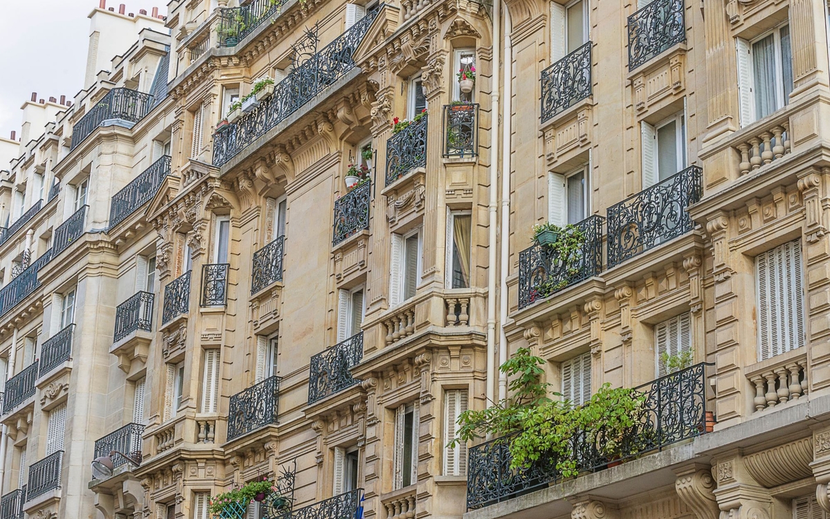 image d'immeubles haussmanniens parisiens
