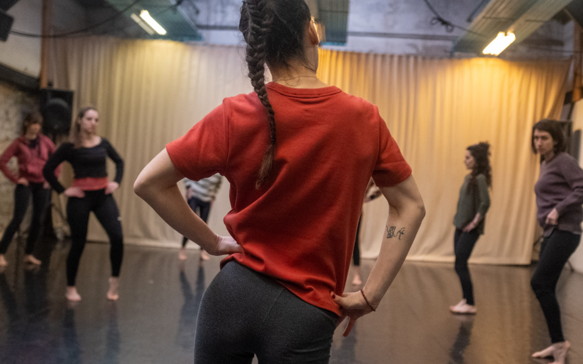 danseurs et danseuse en studio