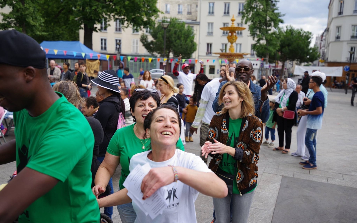 Bal, danse collective lors d'un concert de la Fête du Vivre Ensemble 14 juillet