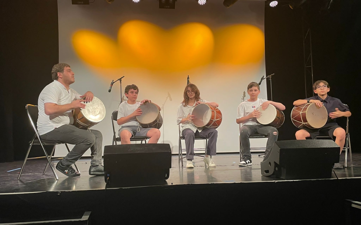 l'atelier de dehol est destiné  aux enfants et adultes  