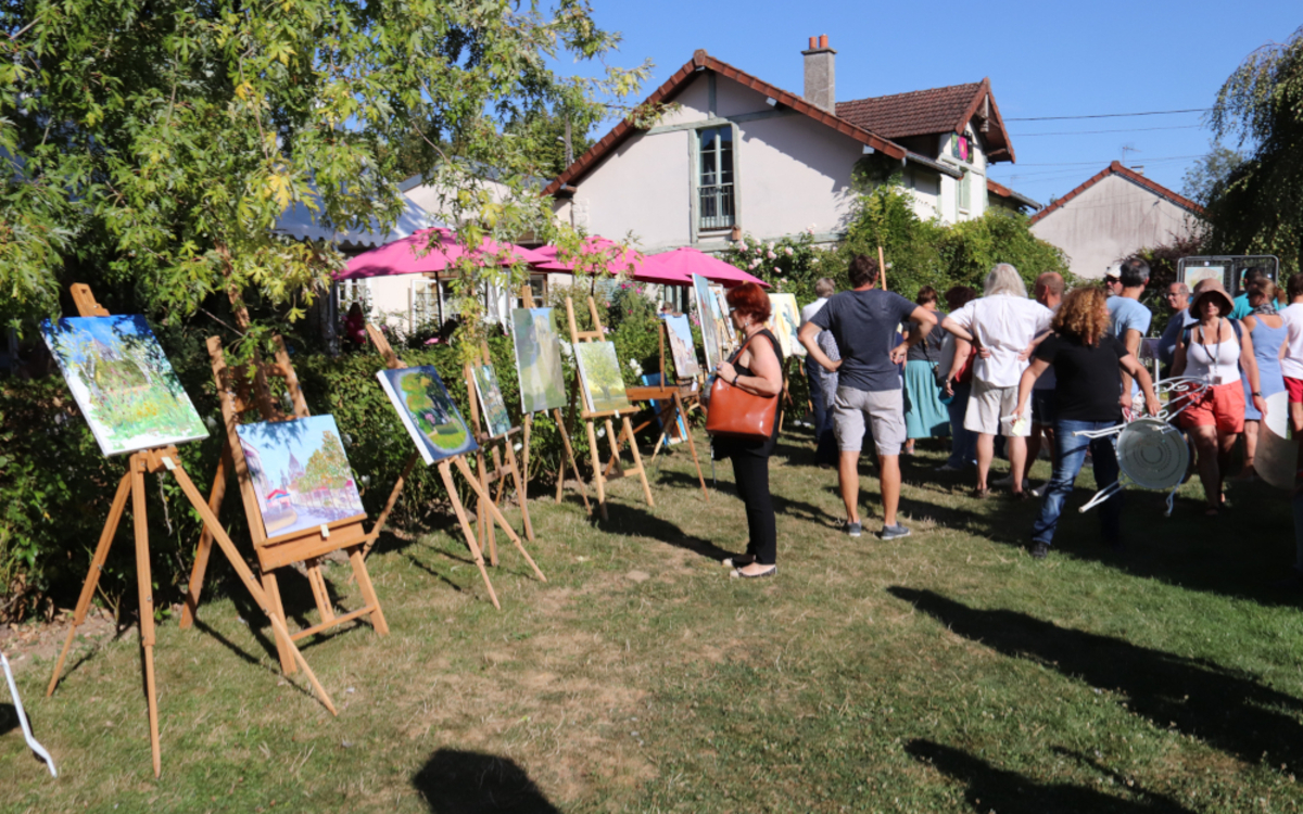 Exposition des œuvres des participants du concours à la Roseraie de Provins