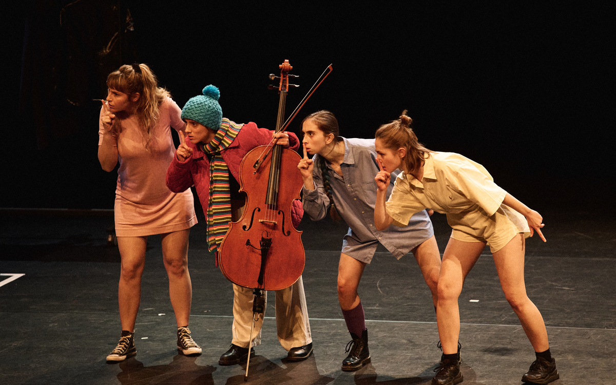 Femme dans la forêt - Théâtre Les Déchargeurs