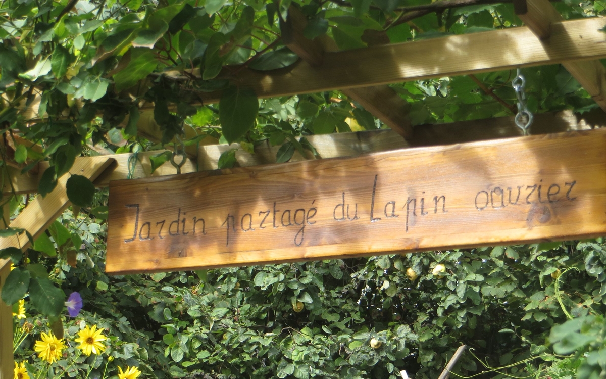 panneau de bienvenue au jardin partagé du Lapin ouvrier à Paris, dans le 14e