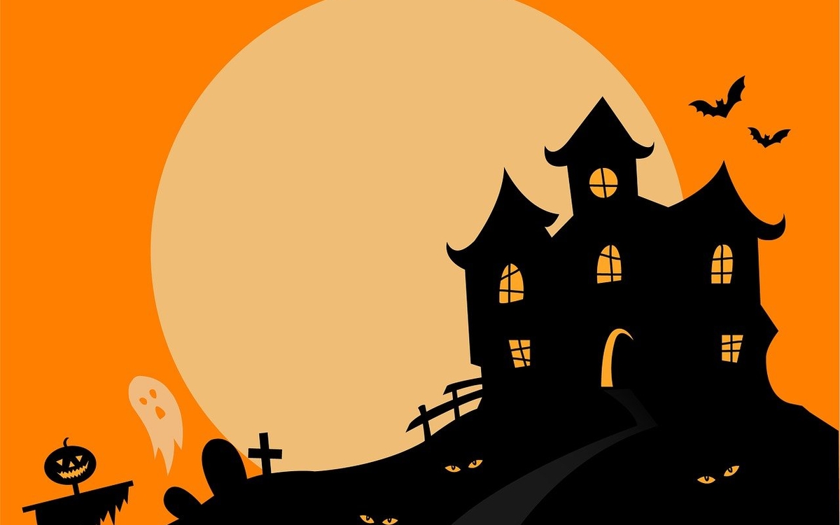 Un manoir hanté en haut d'une colline, entouré de fantômes, d'un épouvantail et de chauve-souris.