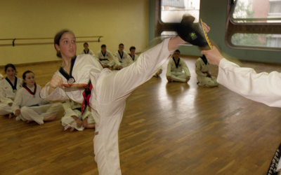 Cours de boxe pieds-poings enfant 8-12 ans - Institut des Arts