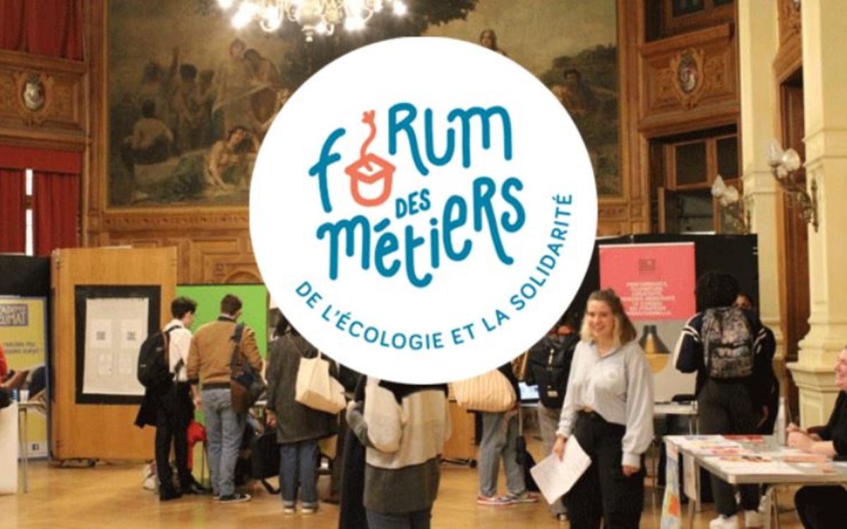 photo  du forum des métiers RESES de l'année dernière - des jeunes et des stands !