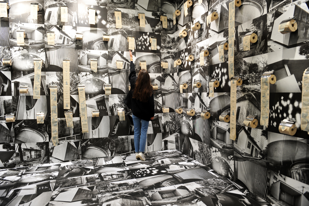 The Tokyo Toilet, par Daido Moriyama, Satoshi Machiguchi et SKWAT - Paris Photo 2023 - Grand Palais Ephémère. 