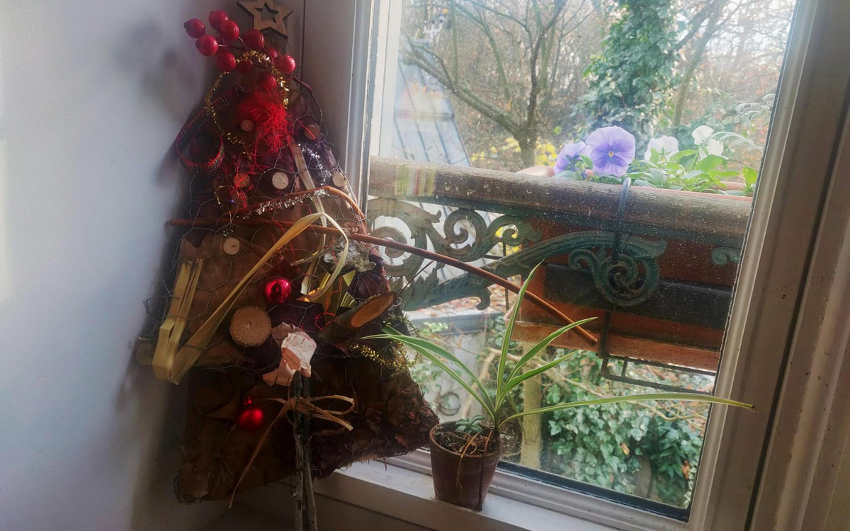 Photographie d'une décoration de Noël en matériaux naturels