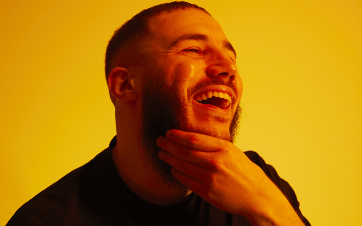 Merwane Benlazar pour l'affiche de son spectacle