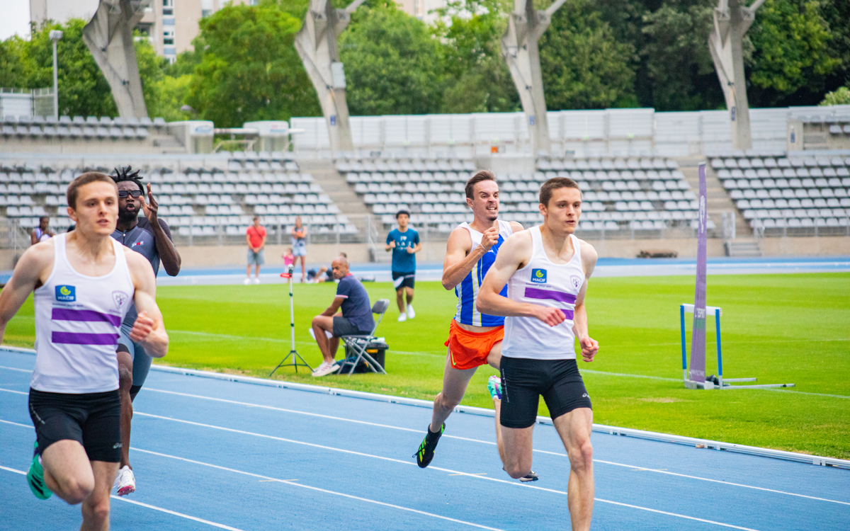 PUC Athlétisme, deux athlète du paris université club qui font une course