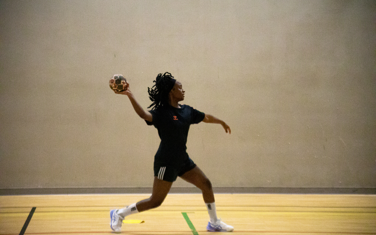 Joueuse de handball du paris université club