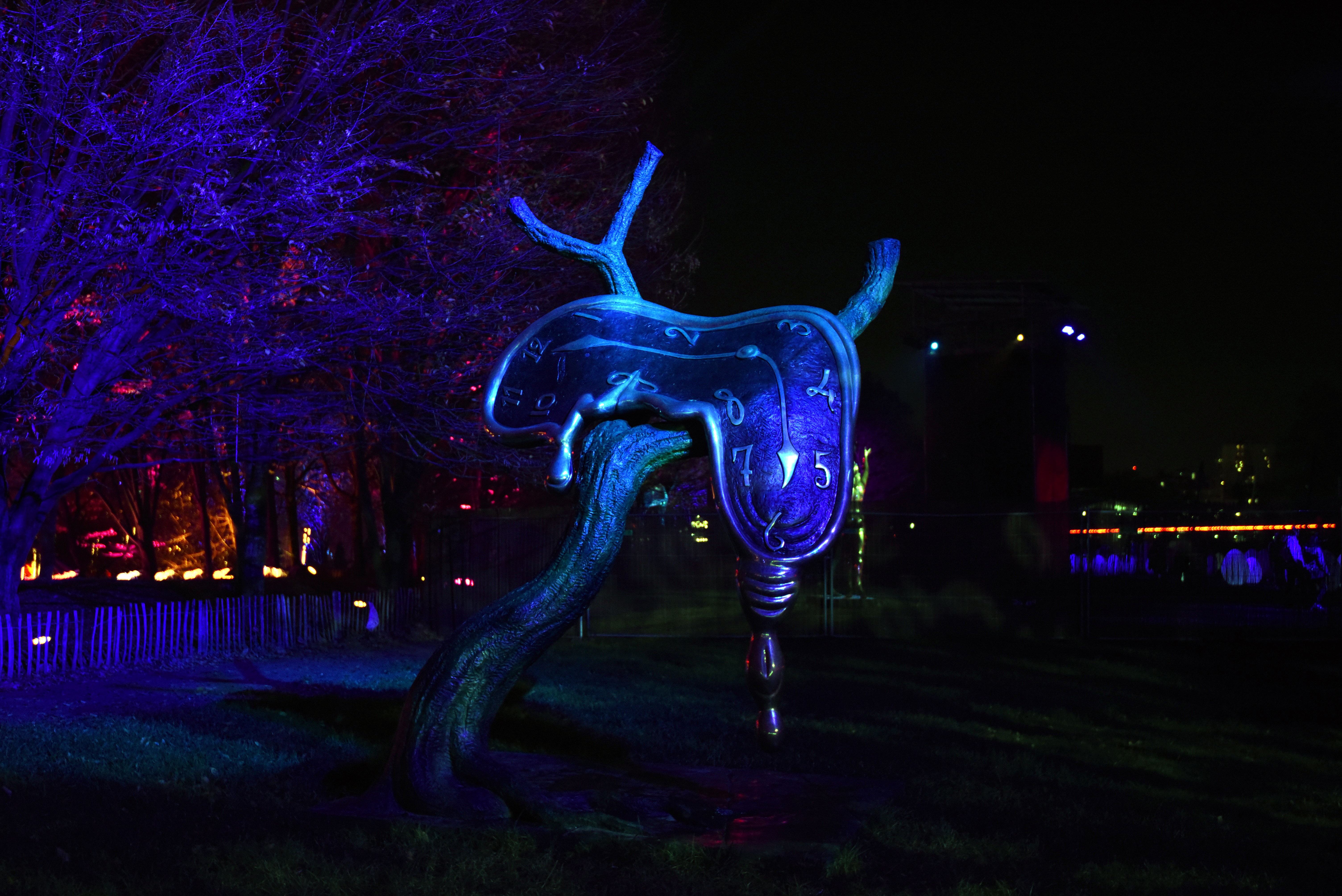 L'art dans la nature, une balade lumineuse autour de l'univers de Salvador Dalí.
