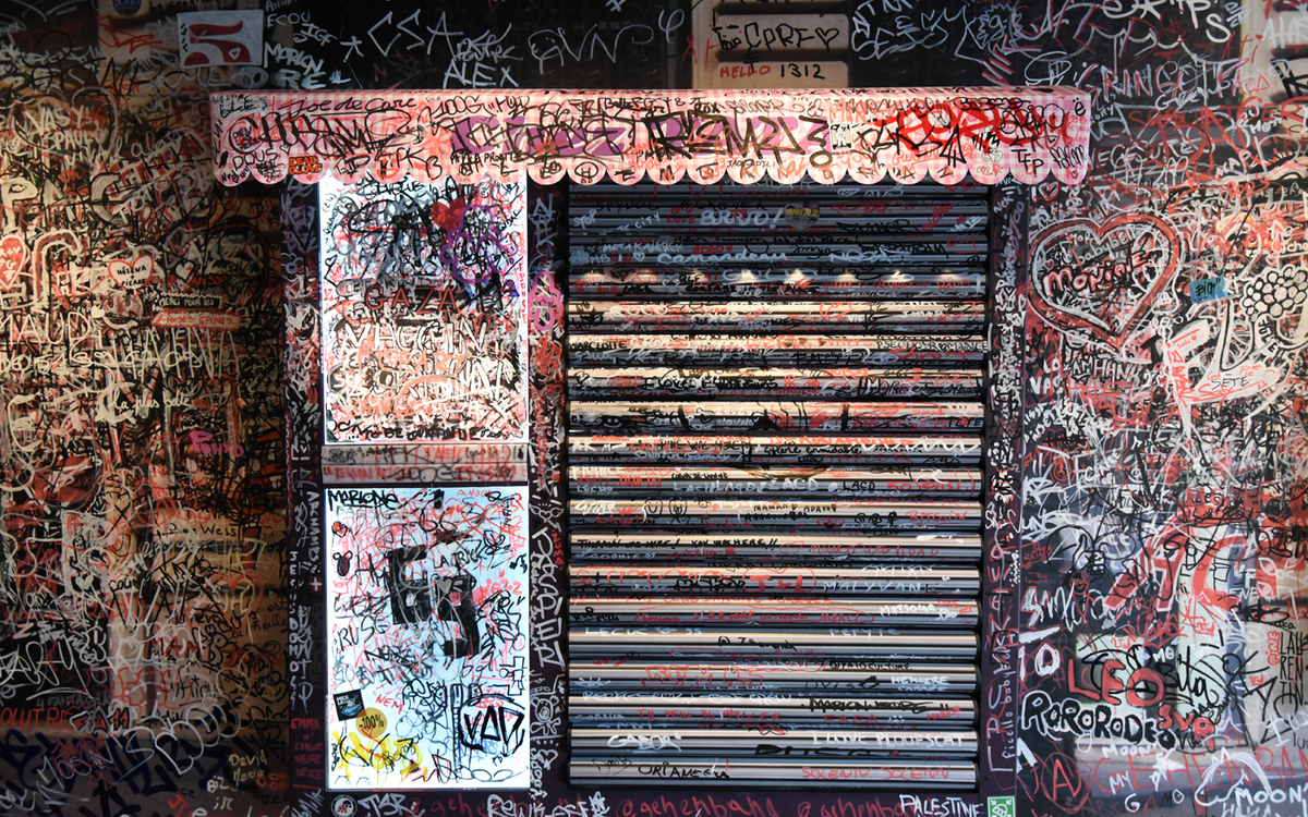 Murs taggués ou tags muraux ?