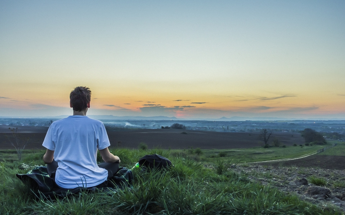 Personne en posture de méditation