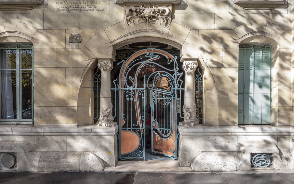 Porte parisienne par Hector Guimard, 14 rue Jean de la Fontaine (16e)