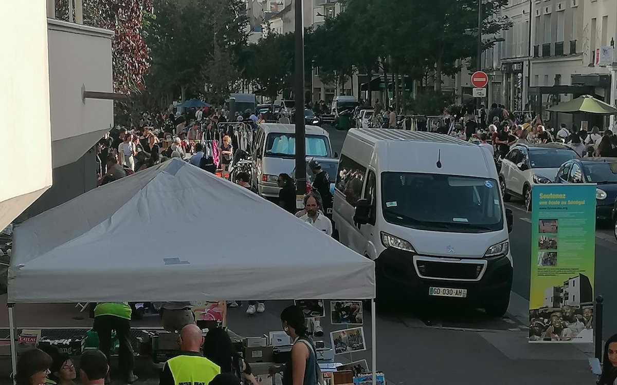 Le vide-grenier bas son plein rue Pixérécourt 20e