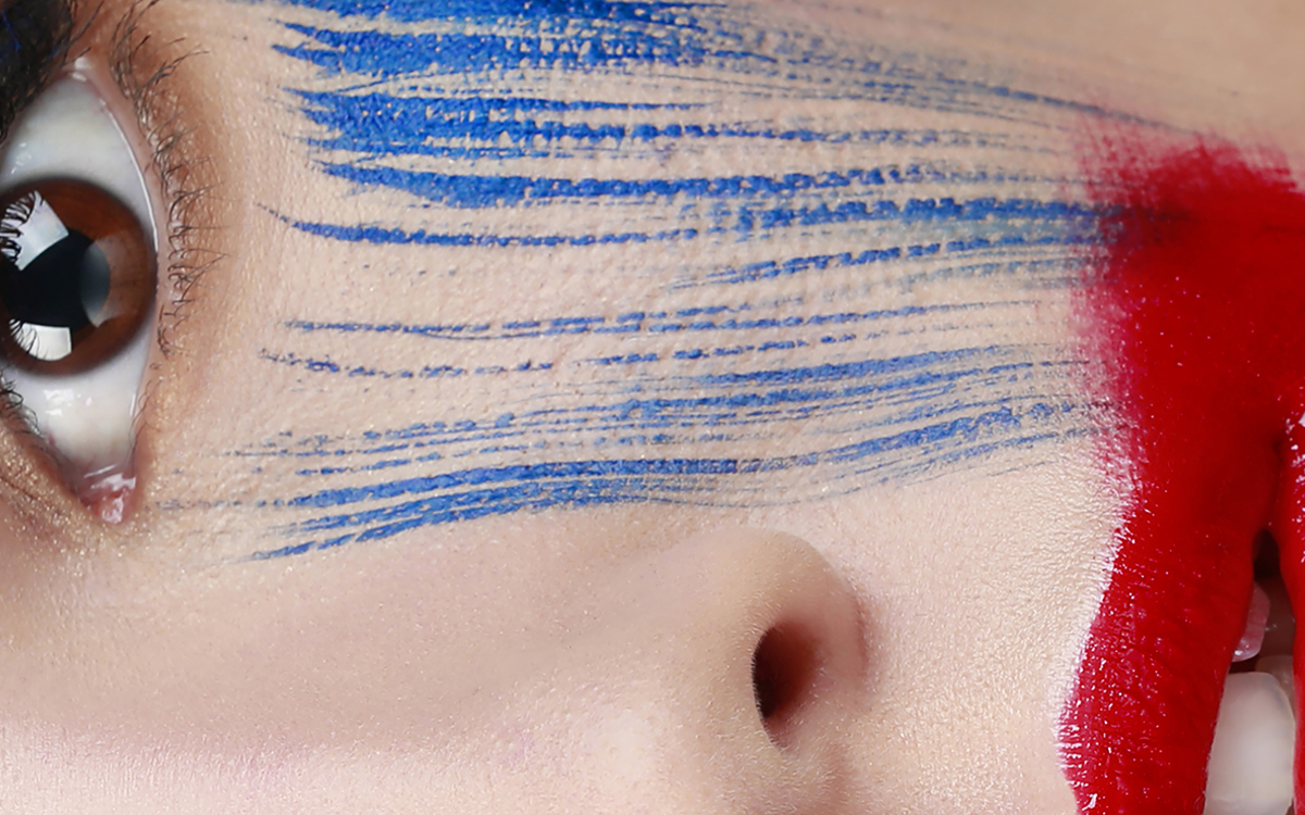 Exposition du courage et de la résistance des femmes face à la remise en cause de leurs droits.