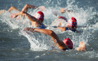 Nage lors d'un triathlon. 