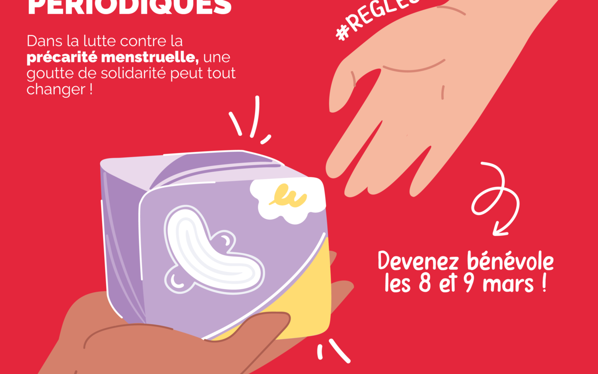 Une main qui donne un paquet de protections périodiques à une autre main, pour lutter contre la précarité menstruelle. 