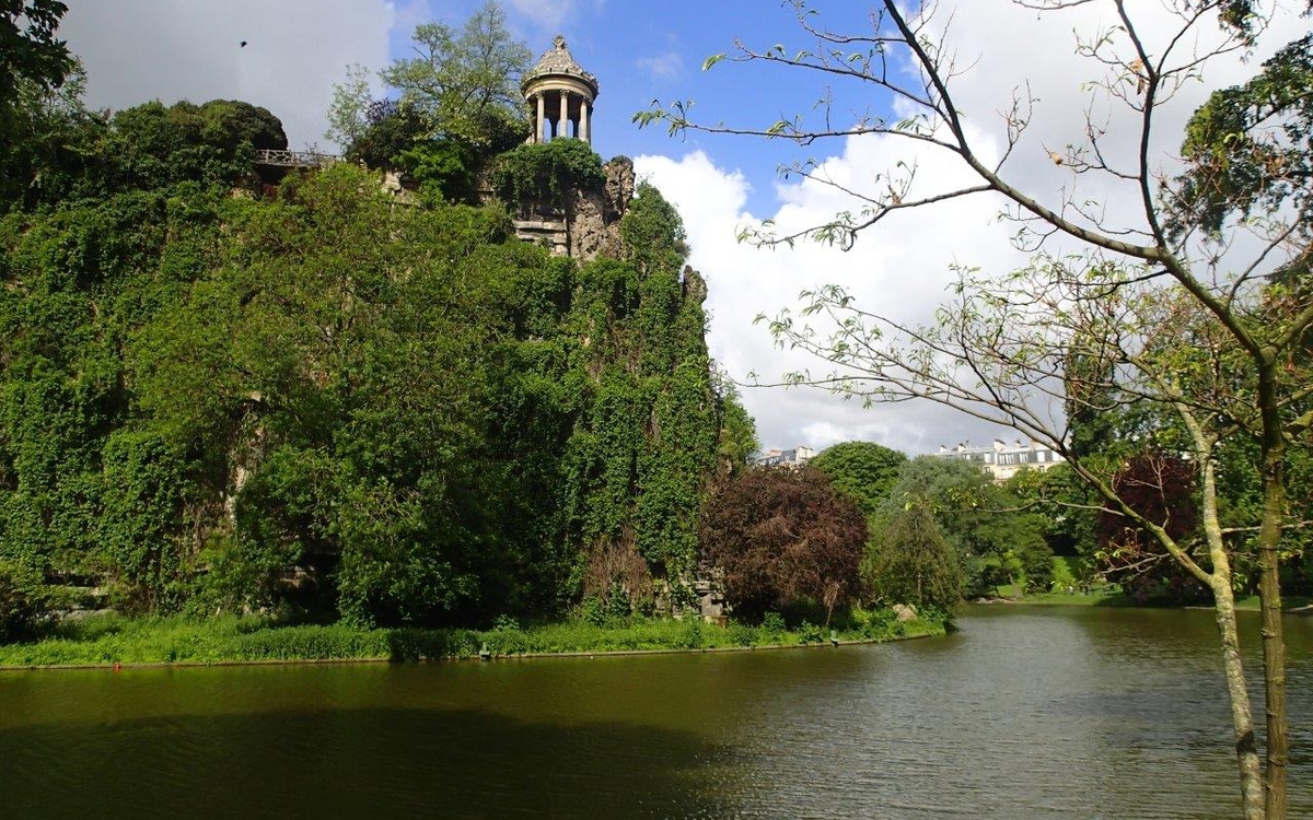 Course d'orientation dans le parc des Buttes Chaumont