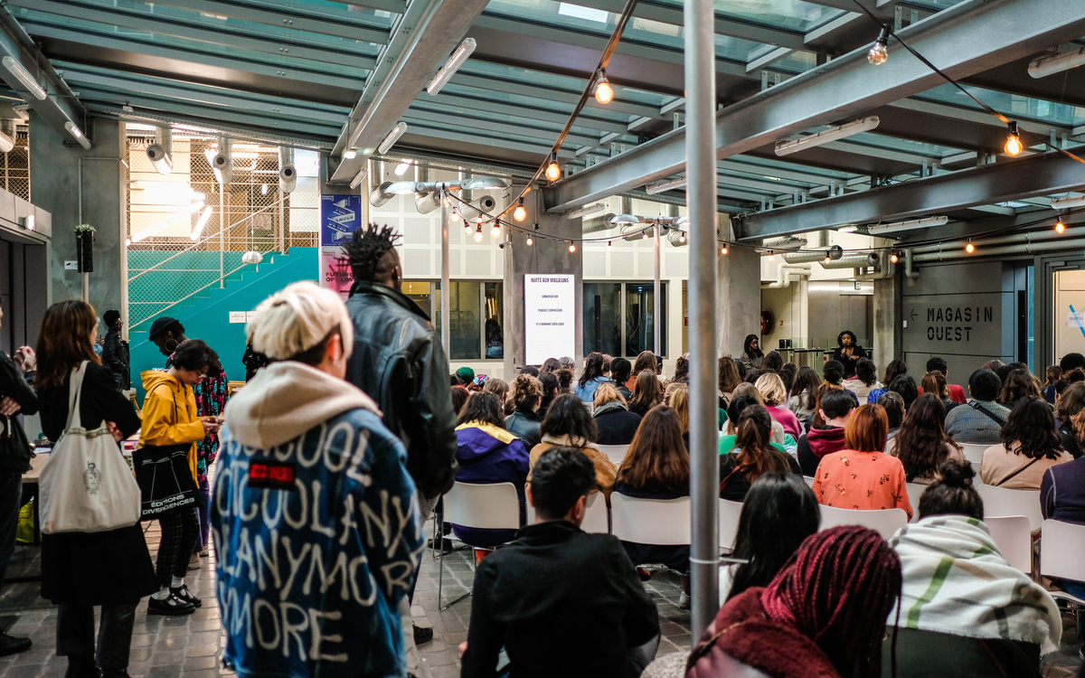 Conversation entre Jennifer Padjemi et Christelle Murhula lors de la deuxième Nuit aux Magasins, avril 2023