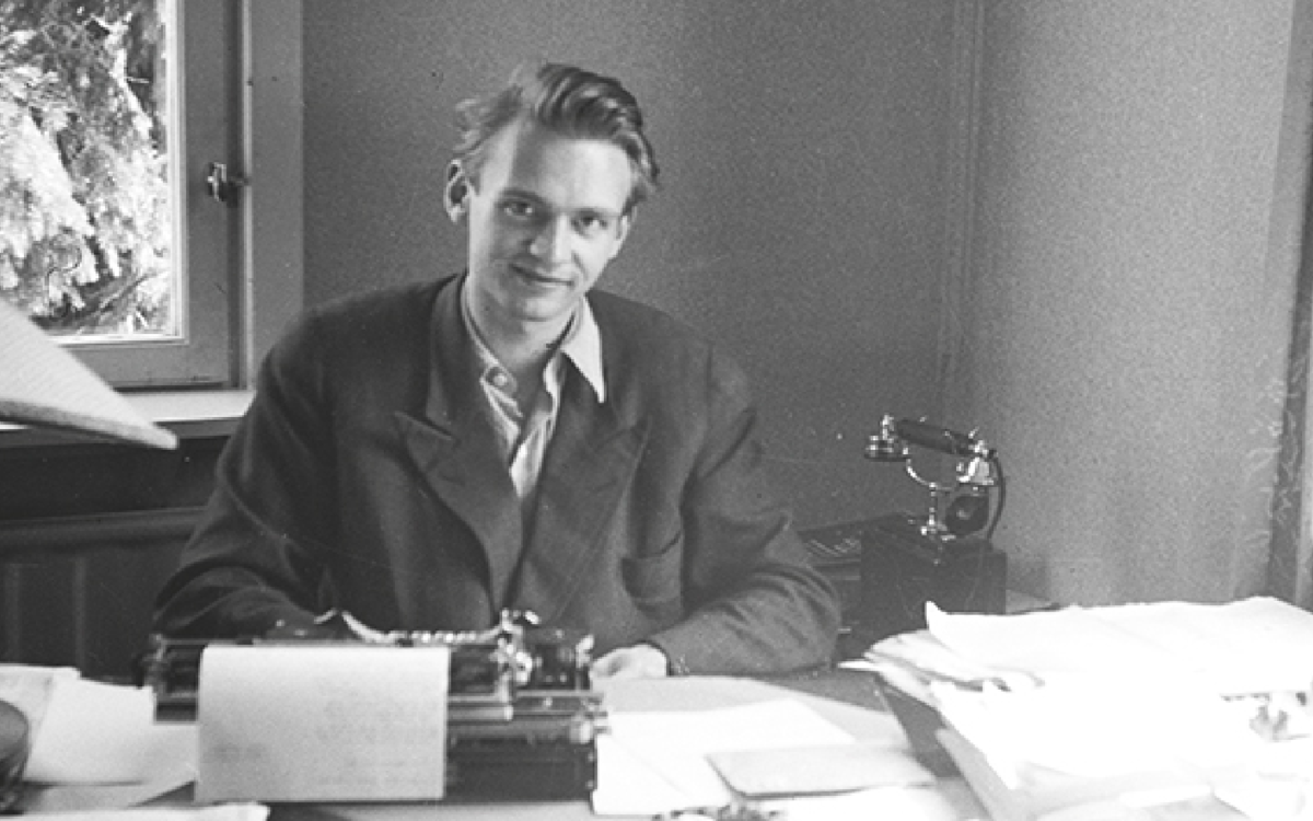 photo en noir et blanc de stig dagerman à son bureau