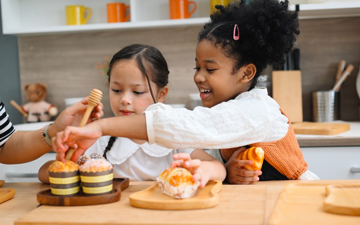 Atelier de cuisine avec des enfants.
