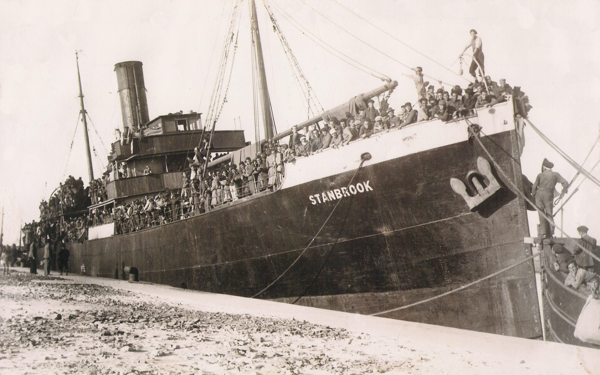 Dernier navire marchand britanique chargé de réfugiés espagnols à quitter le port d'Alicante en Avril 1939