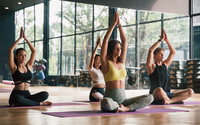 Du yoga doux pour se détendre dans le 11e