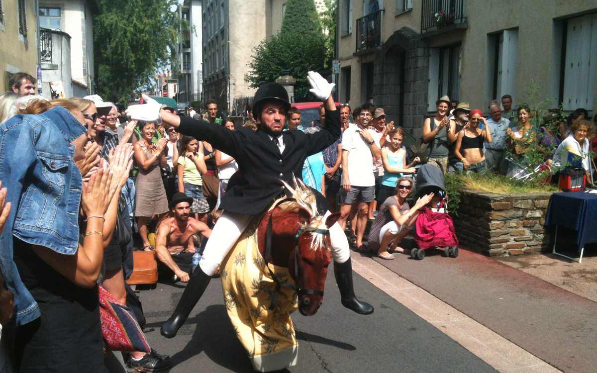 Un spectacle burlesque et visuel dans le 11e