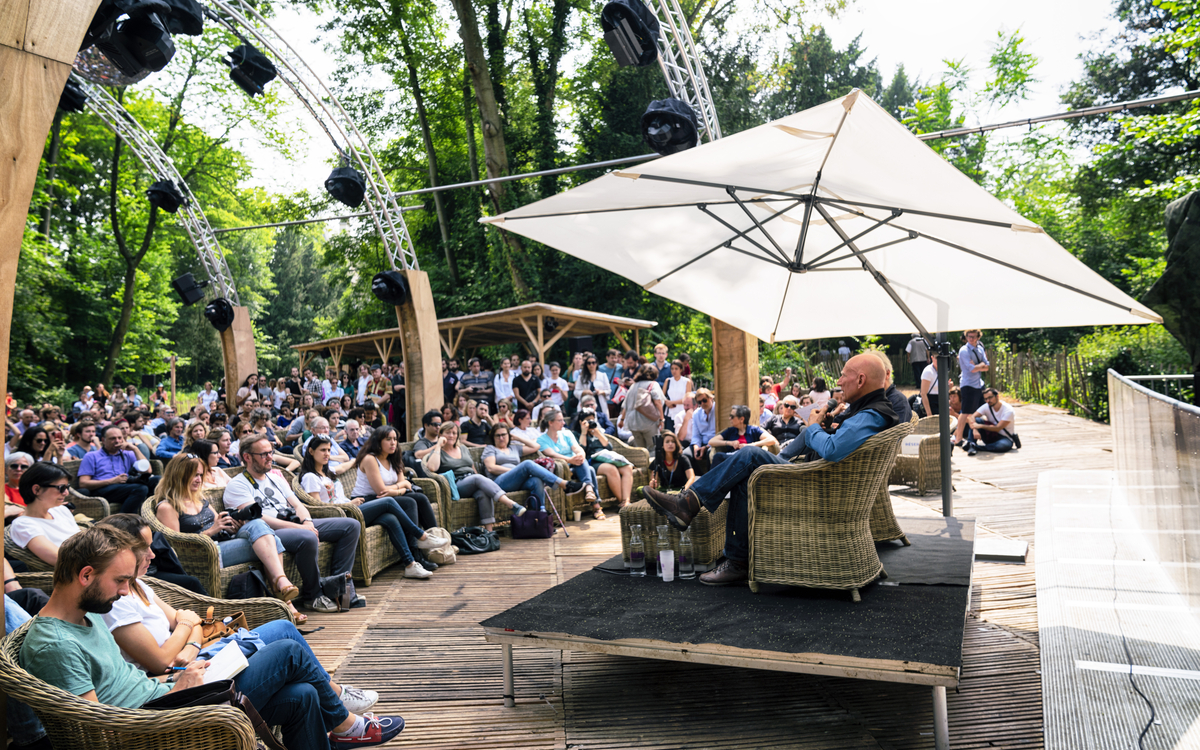 conférence en plein air