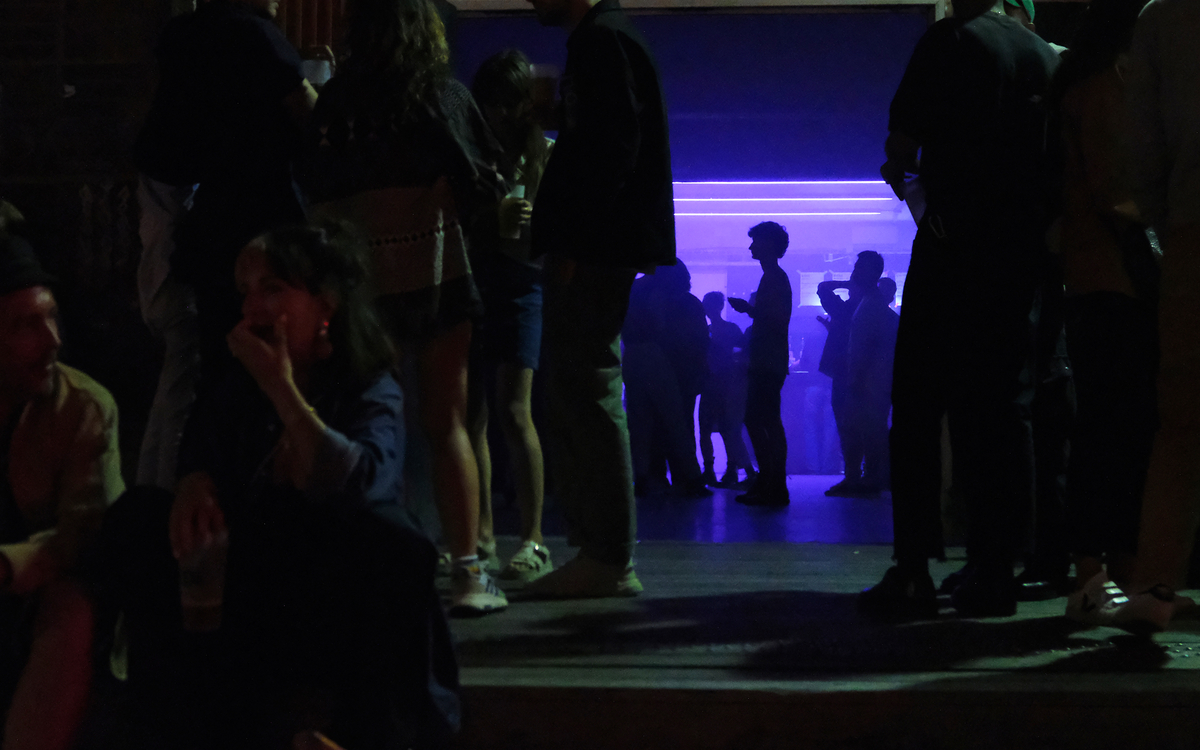 Balade grand-parisienne, festival, soirée d'ouverture, Guide des Grands Parisiens, Pantin, Magasins Généréaux, musique, danse, concert, performances, ateliers, kermesse, bingo drag, guinguette