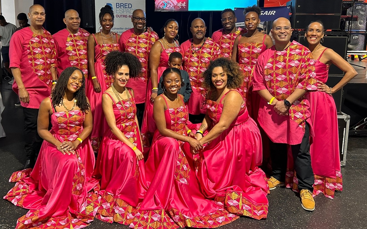 Photo de  groupe de la compagnie du Monde Créole