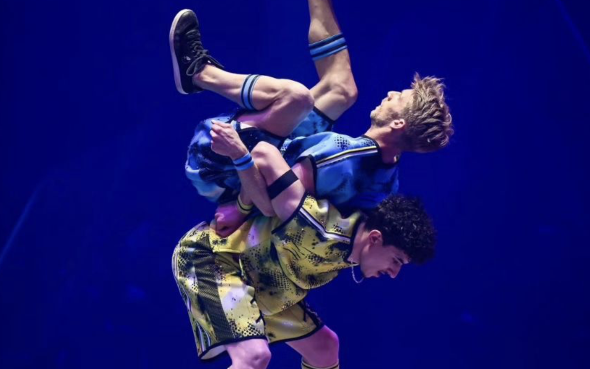 Photo montrant deux freestyleurs dos à dos