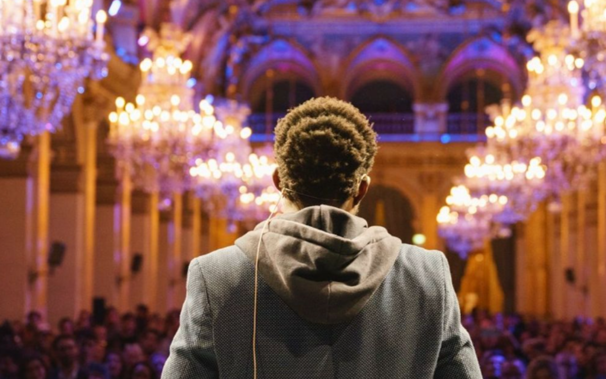 Un homme de dos lors de la soirée Diversidays en 2023