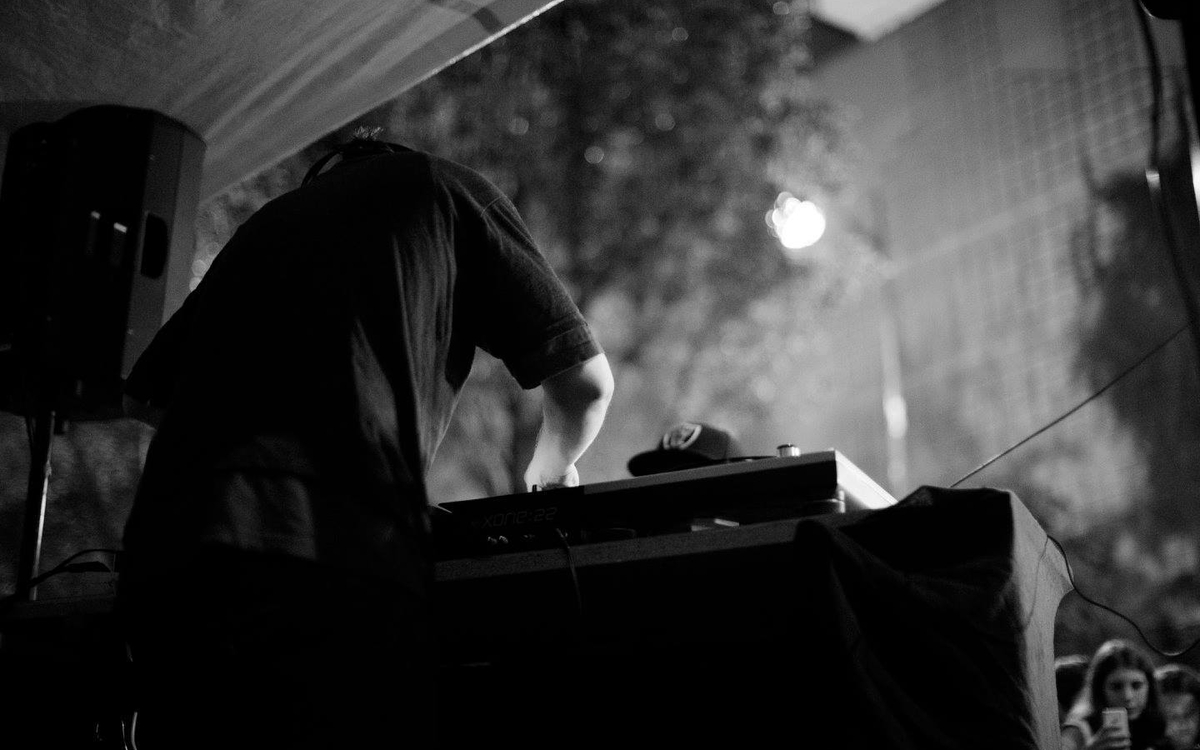 DJ pendant la Hip Hop Block Party de la fête de la Musique