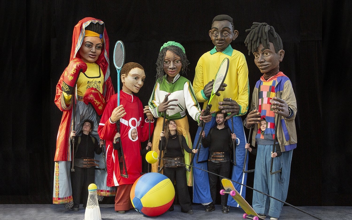 Il s'agit de géants sportifs portés par leurs créateurs