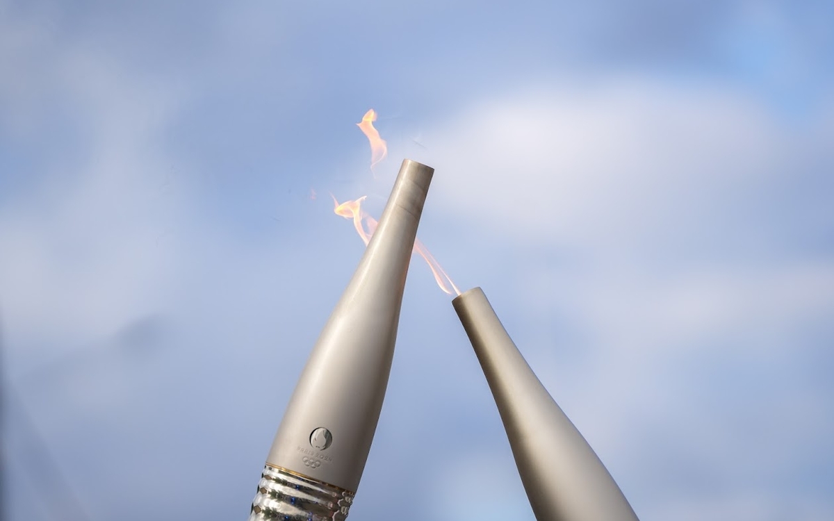 The relay between two torches