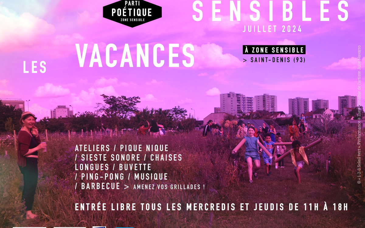 un champ au milieu de la ville et des enfants qui courent en jouant