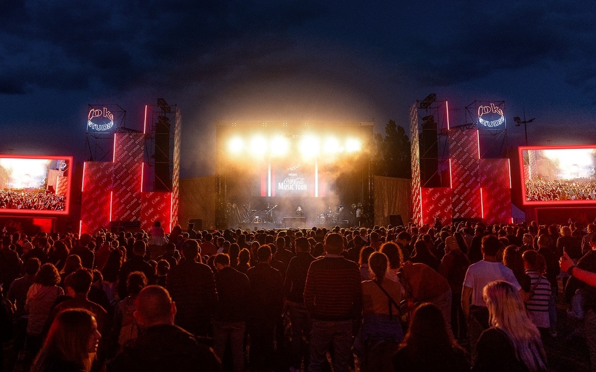 Image d'un concert Coca-Cola, vu de nuit