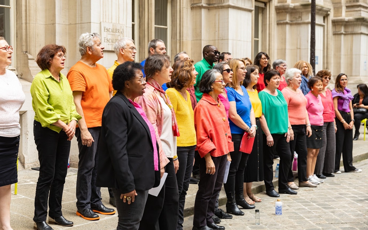 Un groupe de chanteurs
