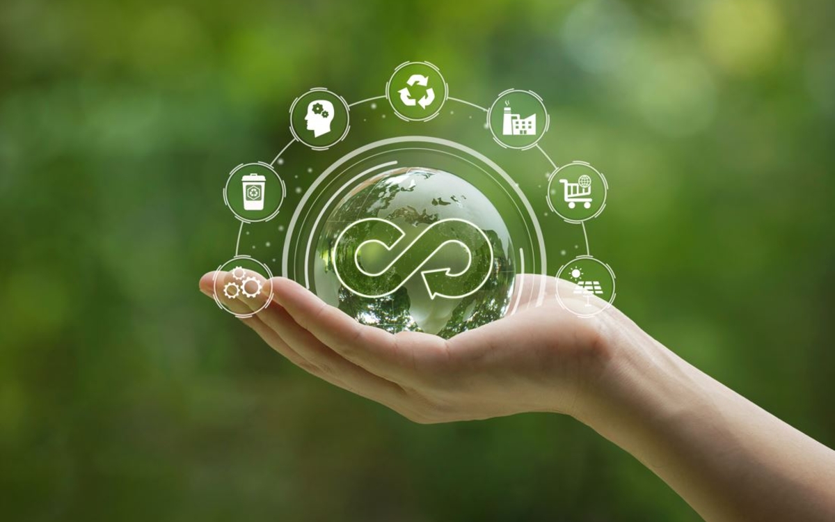 une main porte le sigle écononime circulaire