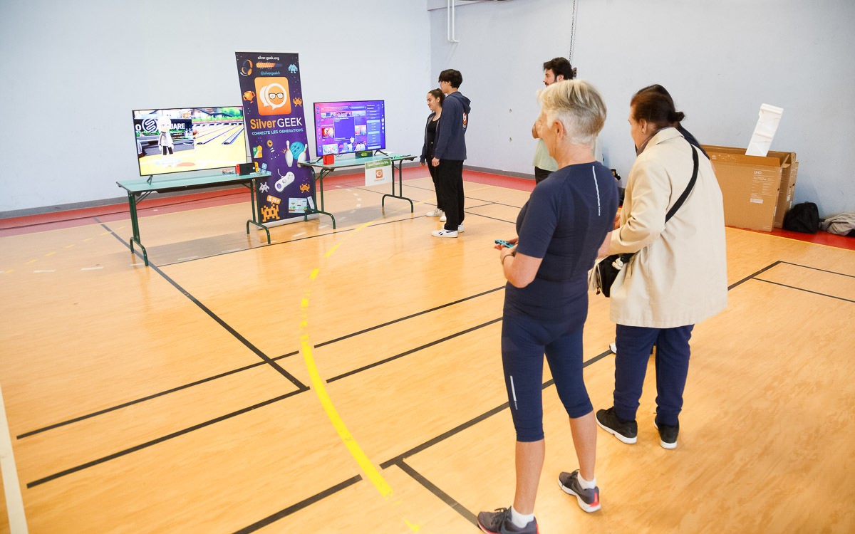 séniors pratiquant du e-sport