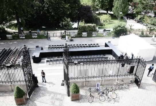 image du défilé devant la mairie de paris centre 