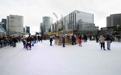 Patinoire extérieure à la Défense