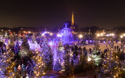 Vue nocturne du Village illuminé