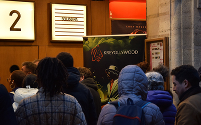 le public devant le Cgistine Cinéma Club pour la séance Ti-kreyollywood