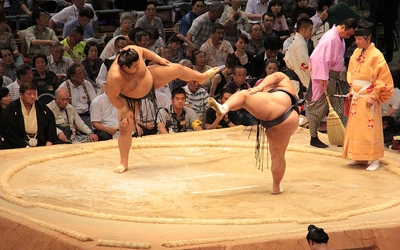 Photo d'un combat de sumos à Nagoya (Japon)