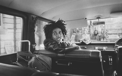 Bob dans le bus de tournée